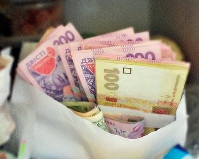 С 1 мая украинцы смогут рассчитываться за долларовые кредиты гривной